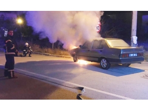 Aksaray’da Seyir Halindeki Otomobil Alev Aldı