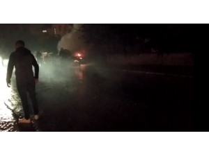 Cayır Cayır Yanan Araç Hurdaya Döndü