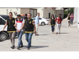 Kızı Ve Damadı Oyaladı, Anne Yüzüğü Çaldı