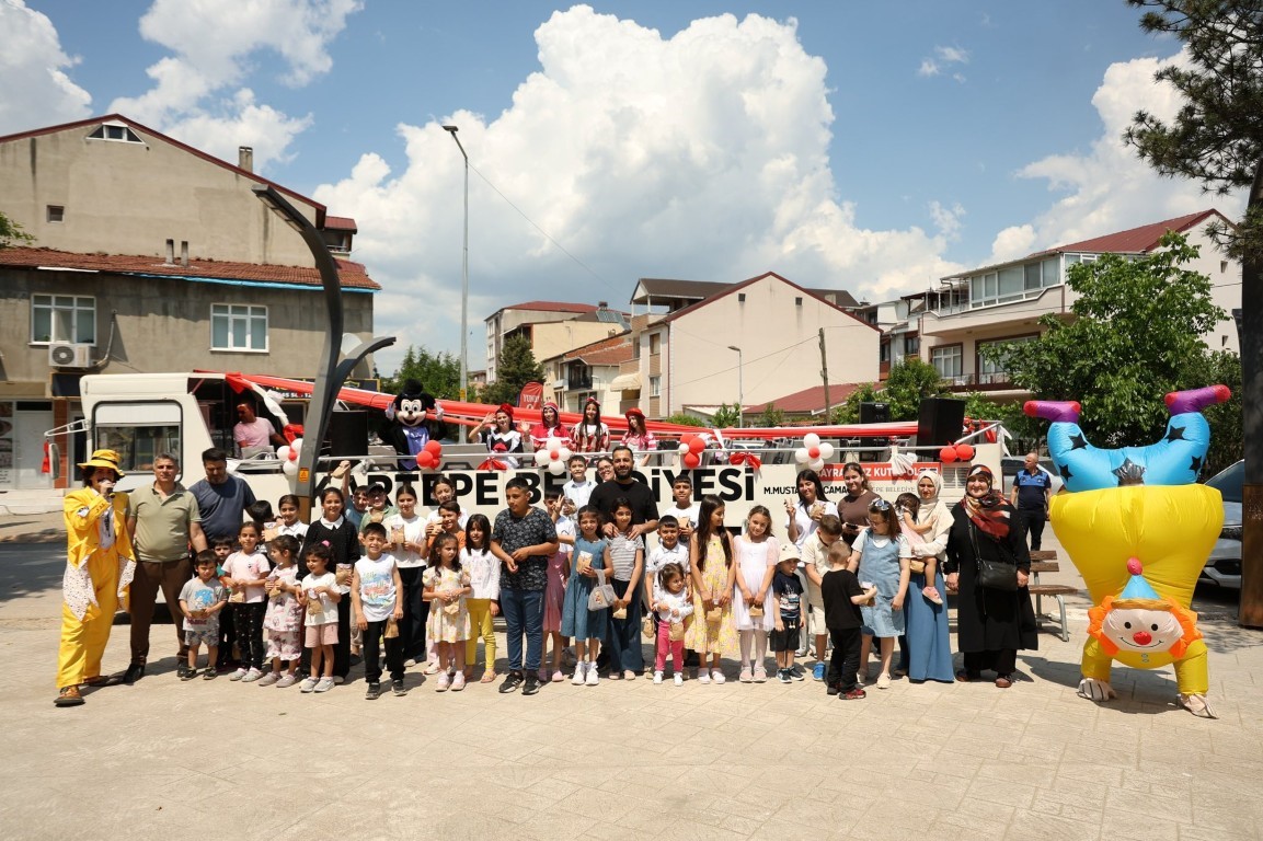 kartepe-de-gezici-eglence-otobusu-cocuklara-bayram-coskusu-yasatiyor