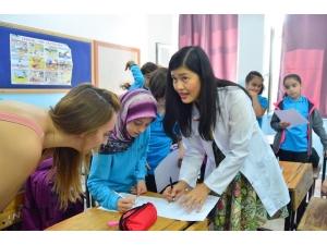 Yabancı Öğretmenlerden Öğrencilere Konuşma Dersi