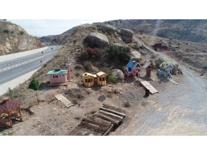 Viranelerden Topladıkları İle Çocuklara Masal Köyü Kuracak