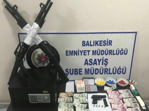 Kumarbazların Derneğine Polis Operasyonu