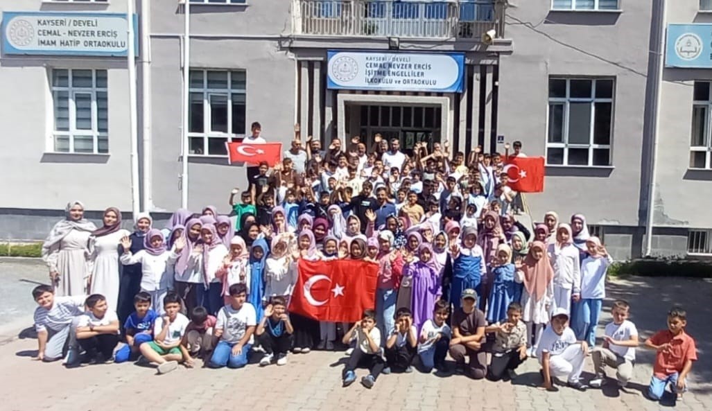 develi-yaz-kur-an-kursu-nda-veda-hutbesi-okuma-etkinligi-duzenlendi