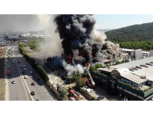 Tuzla’da Polyester Fabrikasında Çıkan Yangın Havadan Görüntülendi