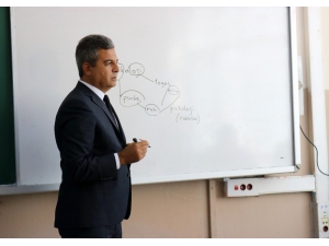 Eğitimde Bir İlk, Milli Eğitim Müdürü Sınıfta Ders Verdi