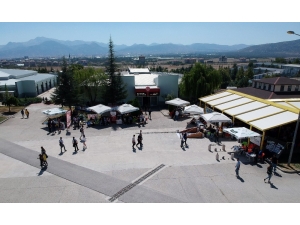 Üniversitelilerden Kampüste Tanıtım Mesaisi