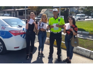 Aksaray’da 108’er Lira Ceza Yiyen Öğrenciler Polisle Hatıra Fotoğrafı Çektirdi