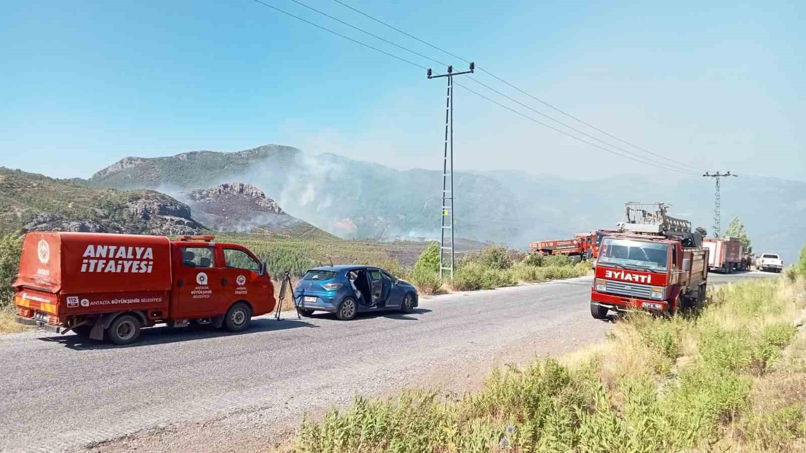 buyuksehir-itfaiyesi-antalya-nin-dort-bir-yaninda-gorev-basinda
