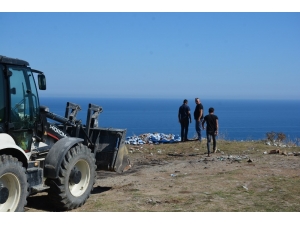 Belediye Temizlik Ekipleri, Adabaşı’ndaki Çöpleri Temizledi