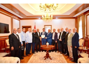 Vali Baruş’a, Muhtarlar Derneği Başkanlarından Ziyaret