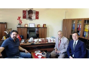 87 Yaşındaki Emekli Müdür Genç Neslin Yanında