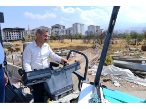 Yeşilyurt Belediyesi Yol Çalışmalarını Sürdürüyor