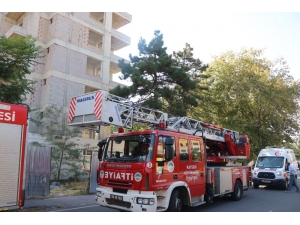 Bunalıma Giren Şahıs 15. Katta İntihar Girişiminde Bulundu