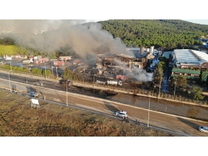 Tuzla’da Yanan Fabrikanın Son Durumu Havadan Görüntülendi
