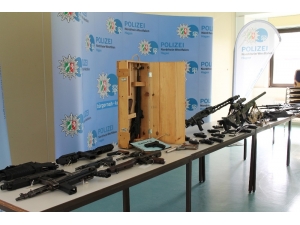 Almanya’da İşçi Fabrikadan Çaldığı Silahları Çetelere Sattı