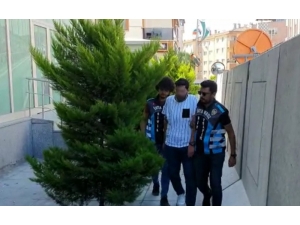 İstanbul Trafiğinde “Slalom” Yaparak Terör Estiren Maganda Yakalandı