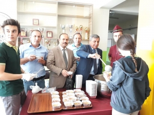 Şehit Süleyman Turan Anadolu Lisesi Öğrencilerinin Aşure Etkinliği