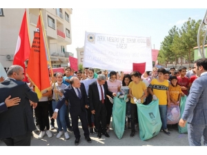 Derik’te Öğrenciler Çevreye Dikkat Çekti