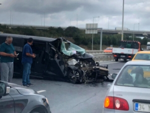 İstanbul Havalimanı Yolunda Feci Kaza: 2 Ağır Yaralı