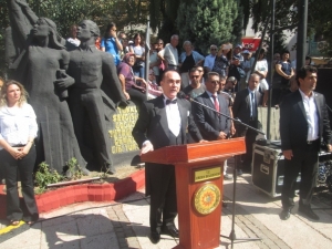 Erdek’te Atatürk’ün Benzerine Büyük İlgi