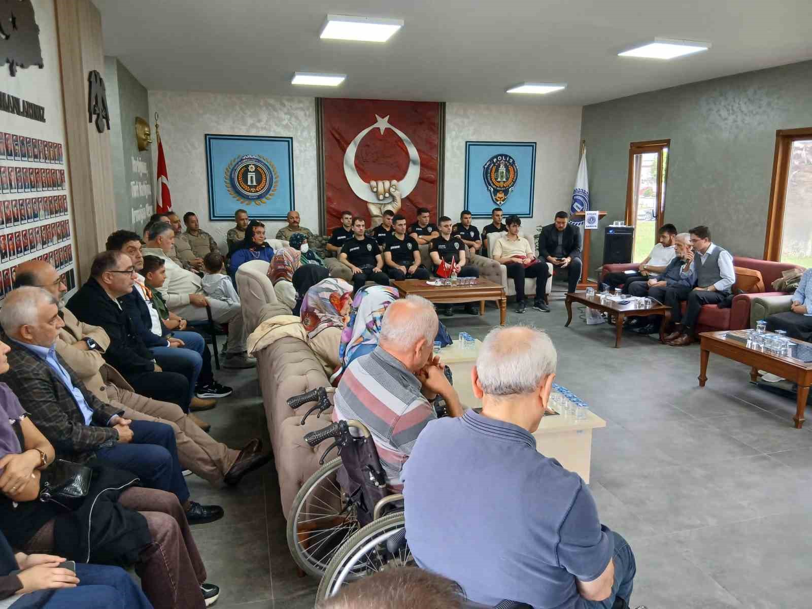 273-aydir-sehitler-icin-ayni-duada-bulusuyorlar