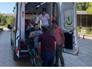 İki Otomobil Çarpıştı: 3 Yaralı