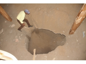 300 Yıllık Caminin İçinde Define Aradılar