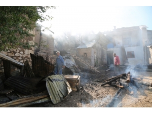 Tunceli’de Ev Yangını 2’si Kullanılamaz Hale Geldi, 1’inde Hasar Oluştu