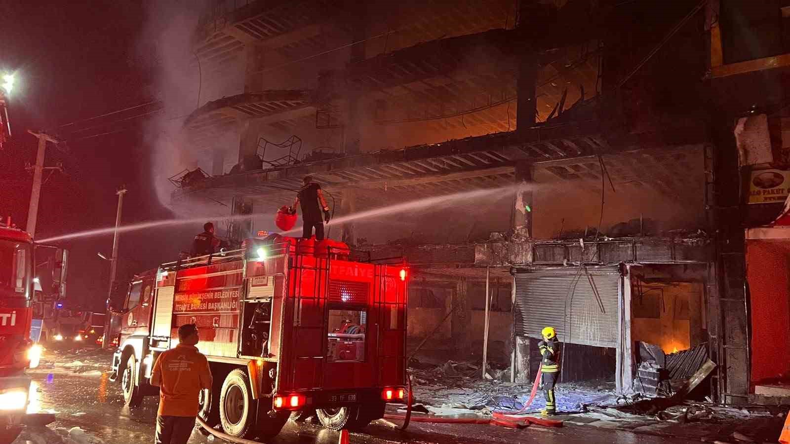 mersin-deki-mobilya-magazasi-yangini-sonduruldu