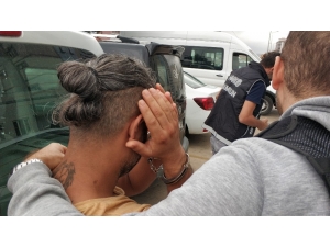 Uyuşturucu Ticareti Yapan Yabancı Uyruklu 2 Kişi Tutuklandı