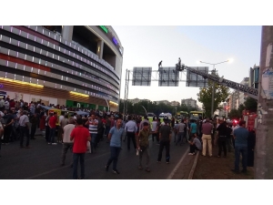 Diyarbakır’da İntihar Girişimini Sosyal Medyada Canlı Yayınladılar