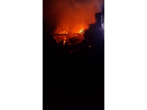 Safranbolu’da Alevlerin Sardığı Ahşap Ev Tamamen Yandı