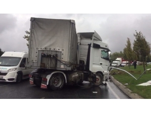 Sultangazi’de Kayan Tır Yan Döndü