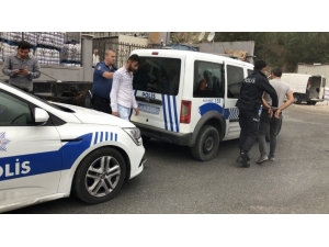 Ayaklarından Vurulan Hırsızlık Zanlısının Yakınları İş Yerini Bastı