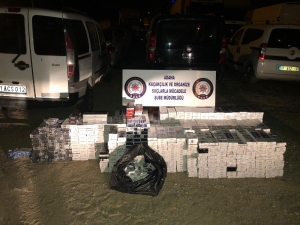 Yolcu Otobüsünden Kaçak Sigara Fışkırdı