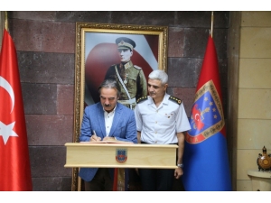 Rektör Bağlı’dan İl Jandarma Komutanı Erol’a Ziyaret