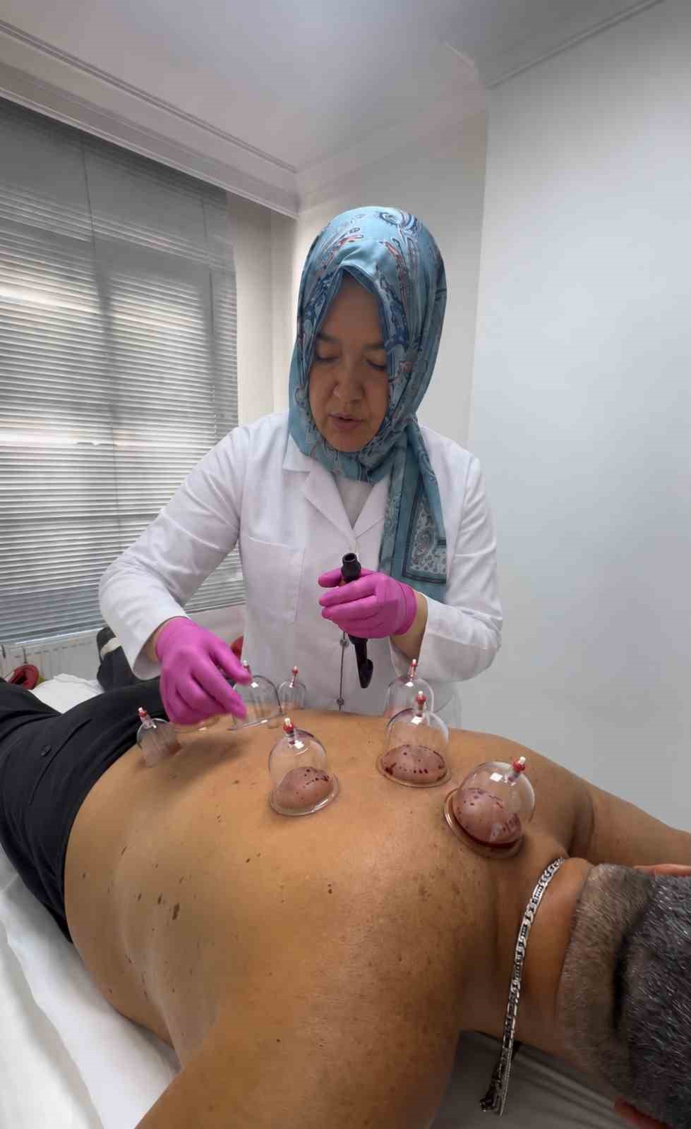 dr-esra-cetin-timur-dan-hacamat-uyarisi-bu-uygulamayi-hekim-bizzat-yapmali