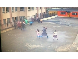 Ortaokulda Dehşet Anları Kamerada