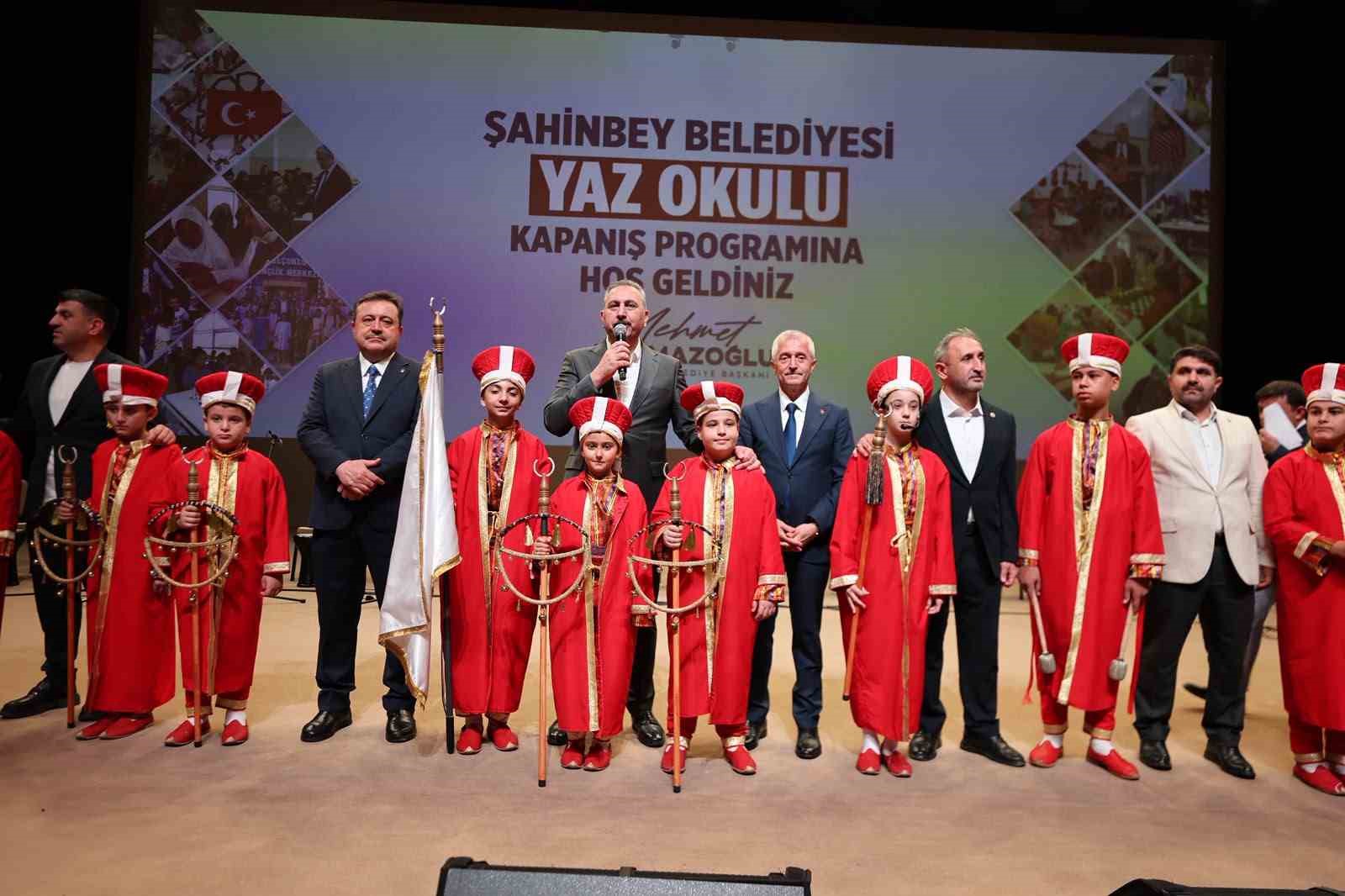sahinbey-de-mezuniyet-coskusu