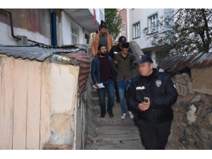 Erzurum’da Çeşitli Suçlardan Aranması Olan 16 Kişi Yakalandı