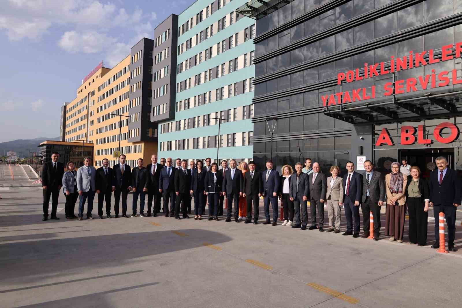 vali-varol-sehir-hastanesi-nde-incelemelerde-bulundu