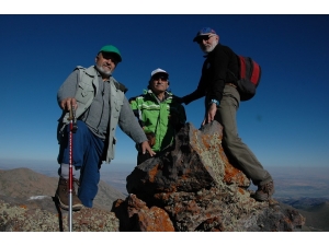 Kayserili 73 Yaşındaki Gazeteci Bekir Demirağ, Erciyes’e 87. Zirve Tırmanışını Yaptı