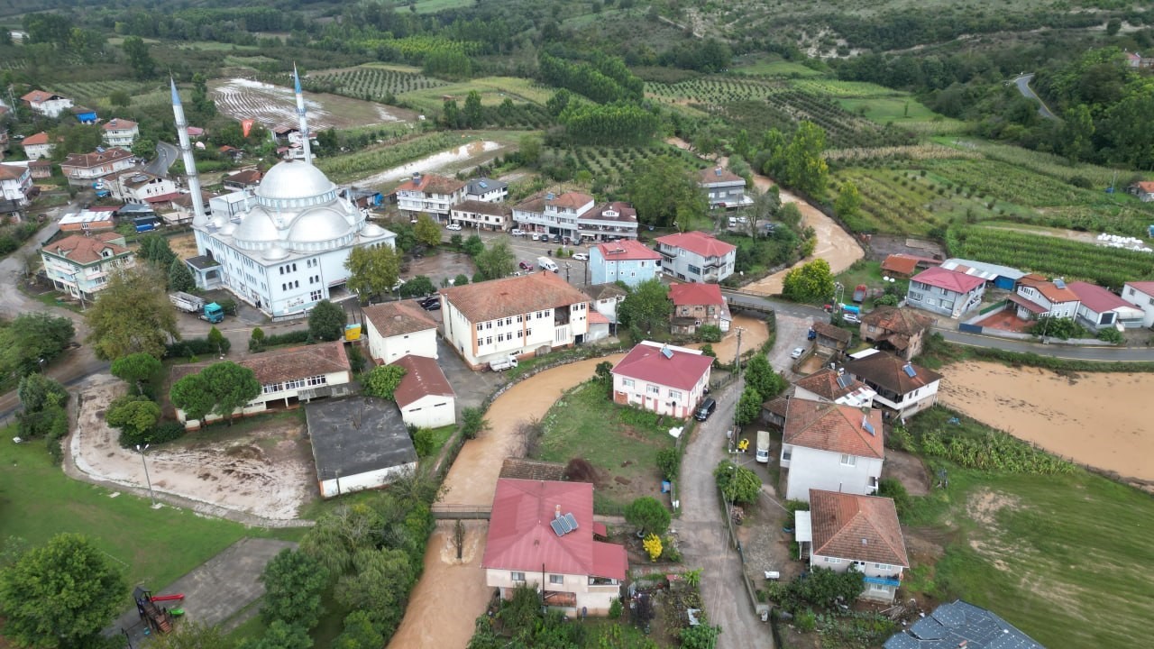 sakarya-da-taskin-yasanan-mahalledeki-son-durum-havadan-goruntulendi