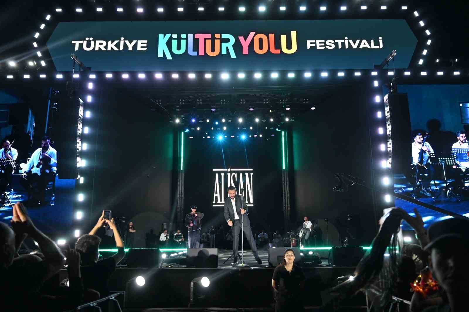 alisan-nevsehir-kultur-yolu-festivali-nde-sahne-aldi