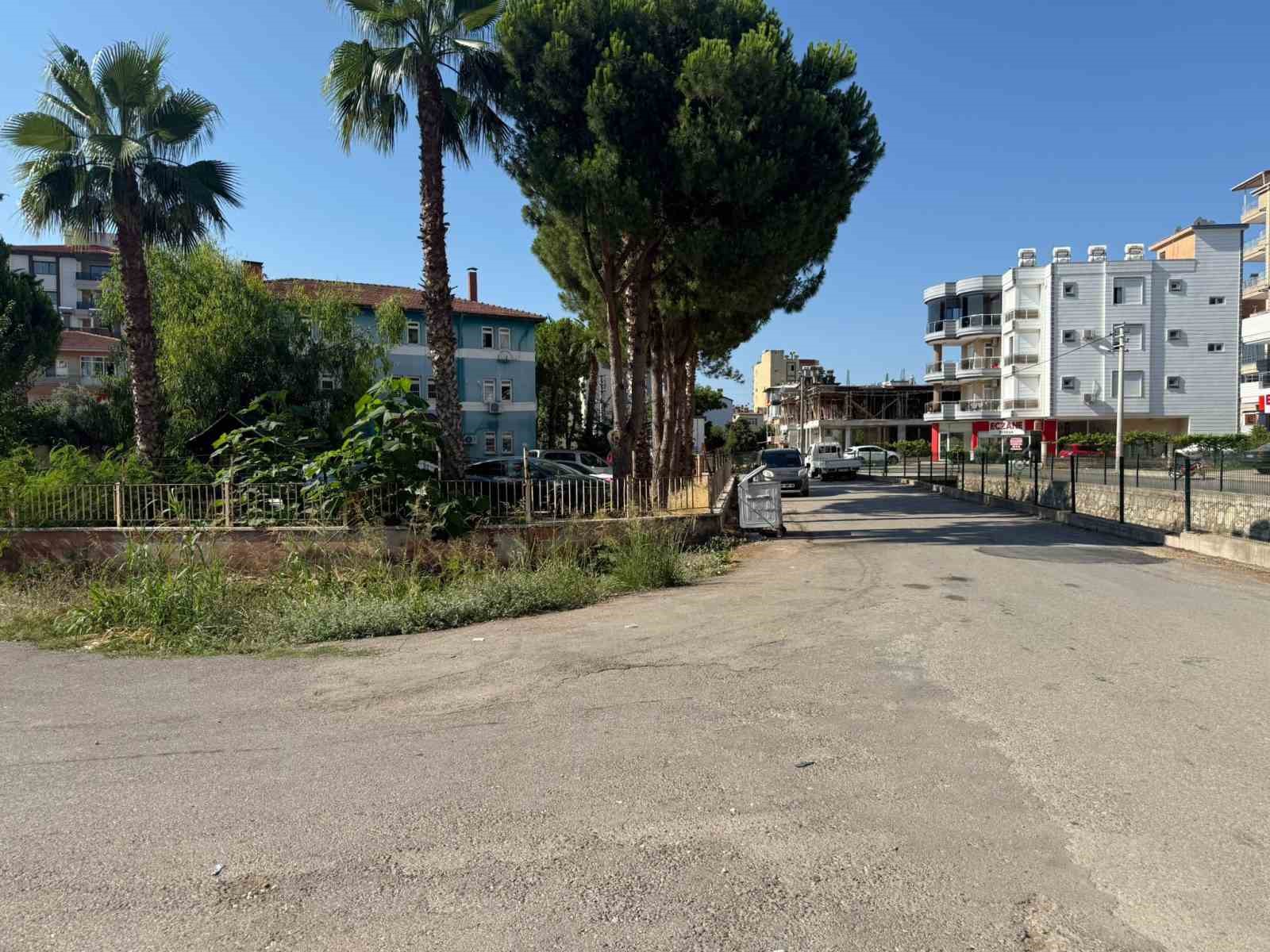 gece-yarisi-patlatilan-havai-fisek-mahalleyi-ayaga-kaldirdi-kimi-deprem-sandi-kimi-mac-var-zannetti