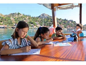 Öğrencilerin Turistleri Bile Kıskandıran Taşımalı Eğitimi