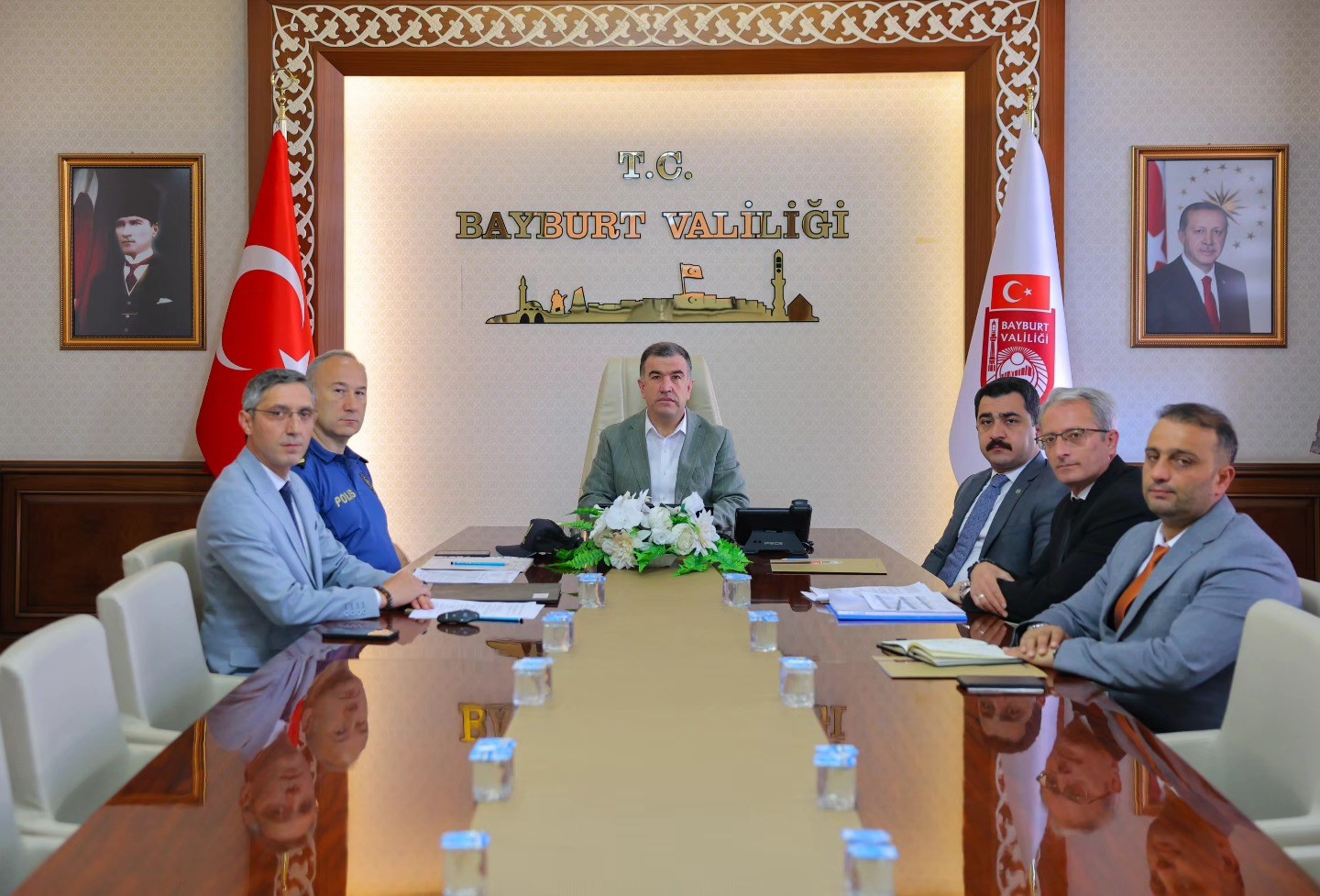 lgs-oncesi-bayburt-ta-alinan-guvenlik-tedbirleri-toplantida-gorusuldu