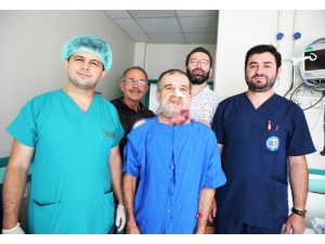 Kütahya’da Bir Hastaya Bacaktan Alınan Kemikle Yeni Çene Yapıldı
