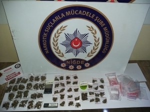 Otomobilde Uyuşturucu Ticaretine Polisten Baskın